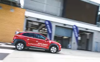 Hyundai Kona lepszy od Tesli – elektryzujący rekord