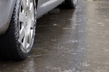 Durva ónos eső érkezik hétfő éjjel: itt lesz a legveszélyesebb
