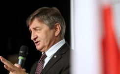 Zadała Kuchcińskiemu pytanie o niepełnosprawnych, spisał ją policjant. 'Za to, że krzyczała i zakłócała spotkanie'