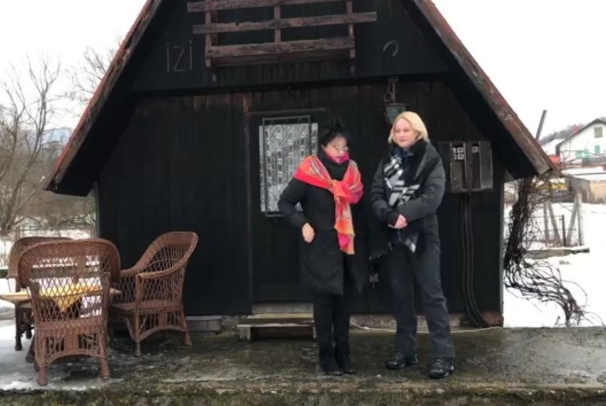 Tamara ispred Izvorinkine vikendice