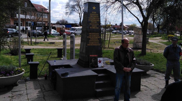 Hirschler Tamás, a Magyar Antifasiszta Liga elnöke látható, ő mondott beszédet / Fotó: Munkásőr Emléktársaság