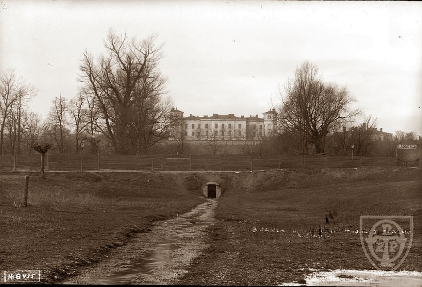 Widok na Zamek Ujazdowski w Warszawie z perspektywy kanału Piaseczyńskiego, rok 1919 