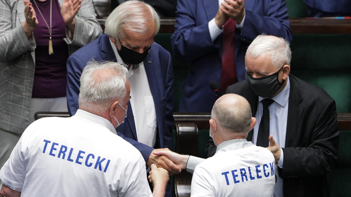 Ryszard Terlecki i Jarosław Kaczyński w Sejmie