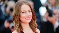 Emma Stone élete legmélyebb dekoltázsában tündököl a vörös szőnyegen