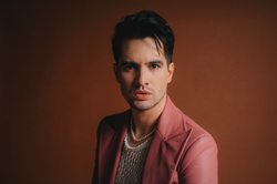 Nowy singiel Panic! At The Disco. Posłuchaj piosenki "Middle of a Breakup"