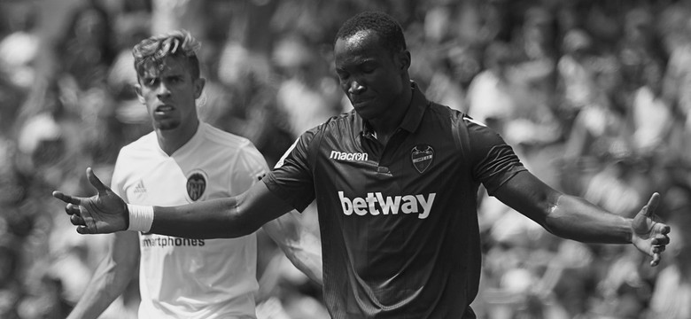 Raphael Dwamena zasłabł na boisku i chwilę potem zmarł [WIDEO]