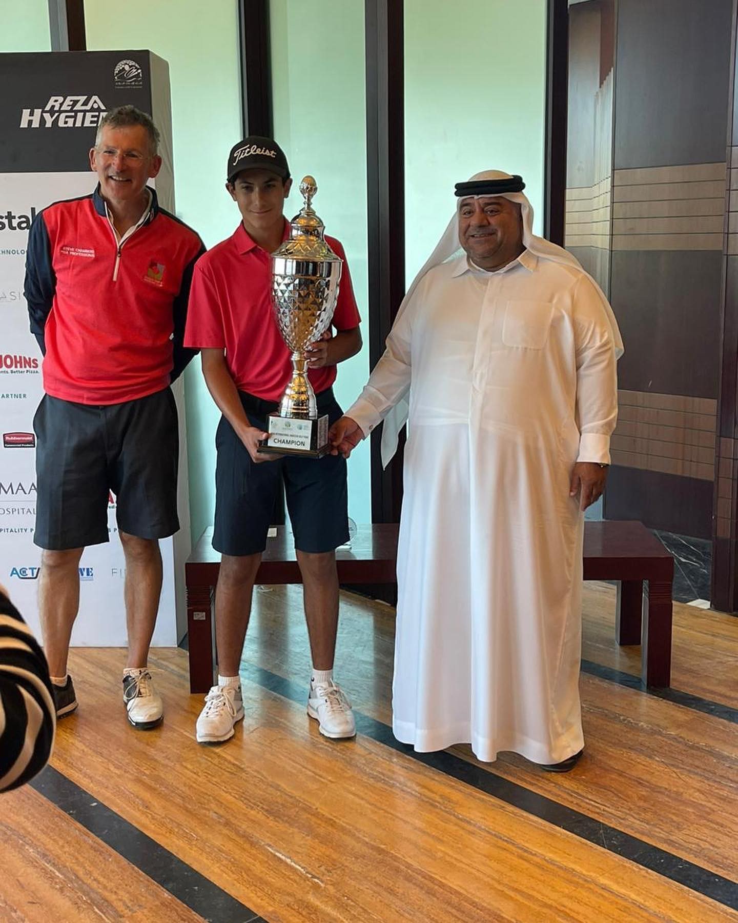 Taliansky golfista Emanuele Galeppini († 17) neprežil požiar v bare vo švajčiarskom lyžiarskom stredisku Crans-Montana.