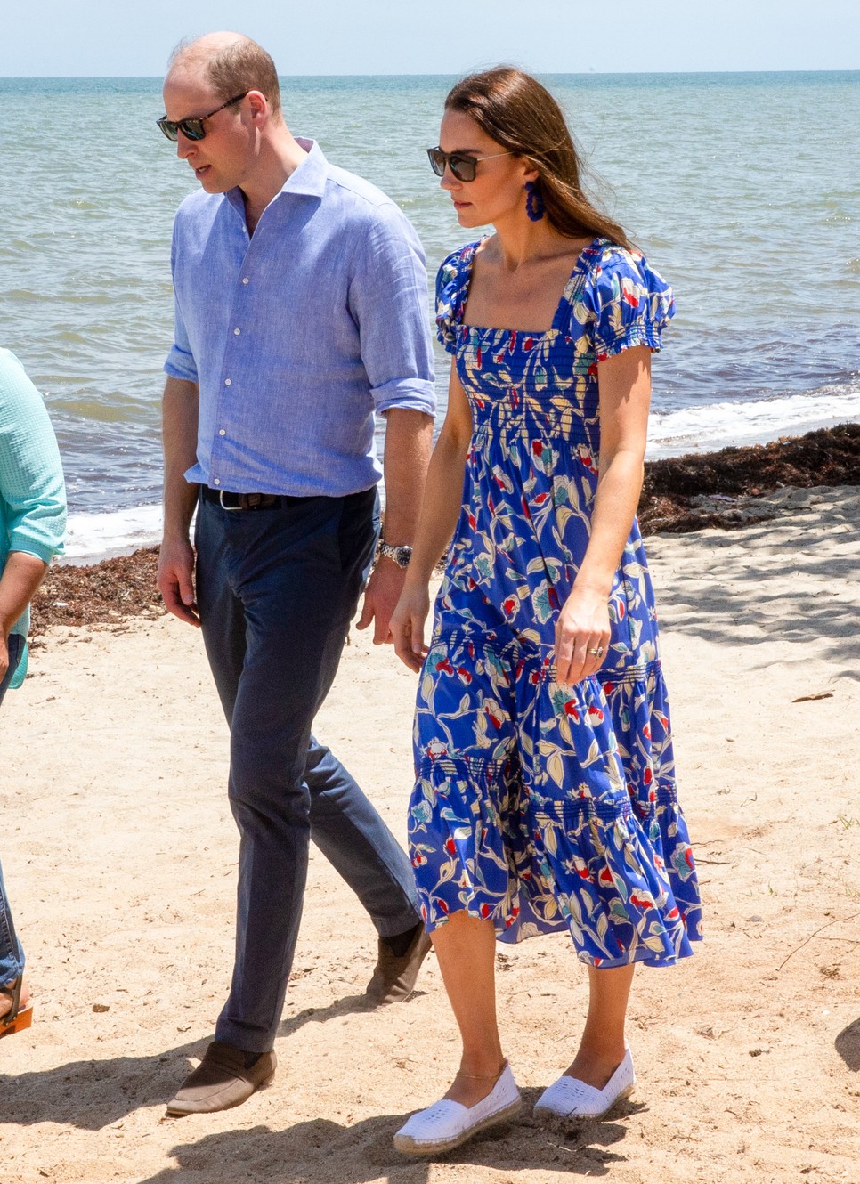 Kate Middleton karibi kék szettje a tökéletes tavaszi ruha!
