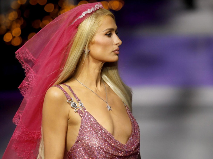 Paris Hilton. Pokaz Versace kolekcja wiosna/lato 2023