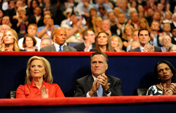 Mitt Romney ze swoją żoną Ann Romney po lewej i Condoleezzą Rice, byłą sekretarz stanu USA po prawej
