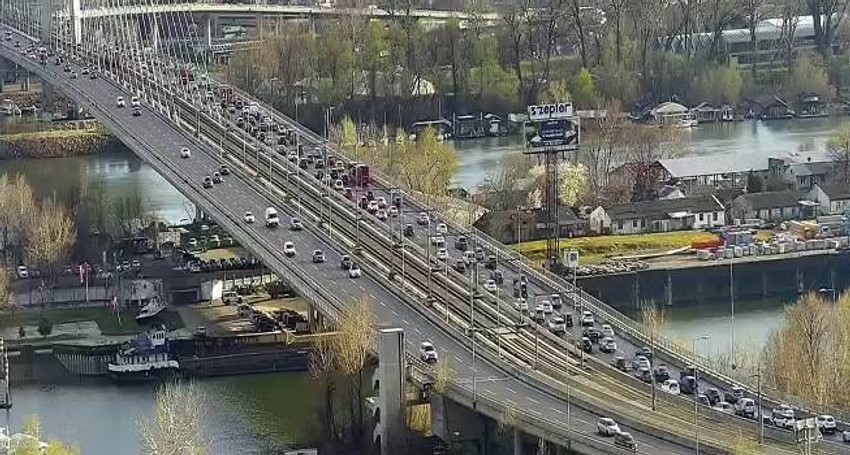 Gužva na Mostu na Adi