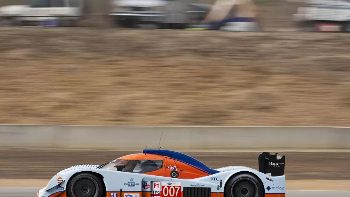 Aston Martin na torze Laguna Seca