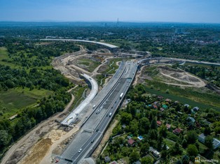 Budowa krakowskiego odcinka S7. Gigantyczne estakady są już na ukończeniu. W przyszłym miesiącu nastąpi połączenie [ZDJĘCIA]