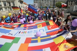 Pod hasłem "Tu jest Europa!" przez Warszawę przeszła Parada Schumana