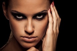 To się nosi na oku tego lata: wariacje na temat smoky eyes