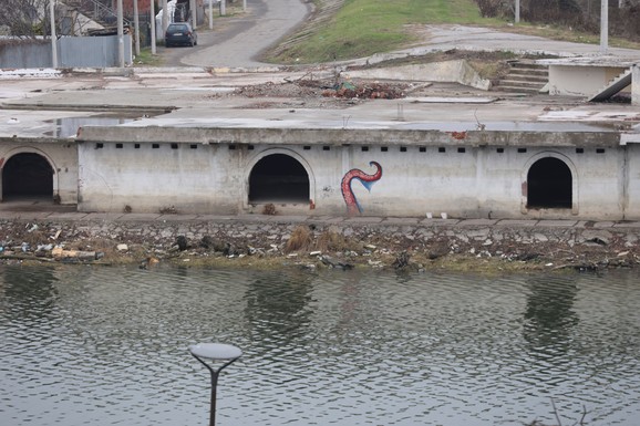 DRAMA KOD SMEDEREVA Muškarac pao s mosta u Dunav: Spasioci ga izvukli