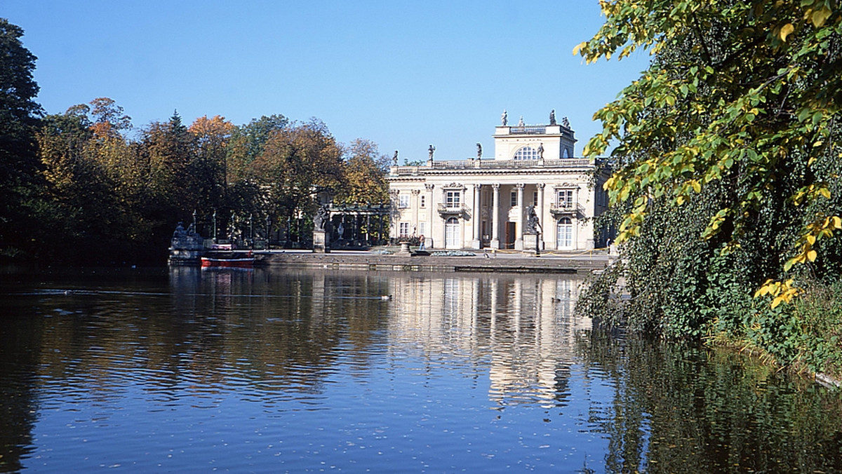 Noc z Rembrandtem - ostatnia odsłona kolekcji obrazów króla Stanisława Augusta pt. "Rembrandt i inni" - odbędzie się w sobotę i niedzielę w Łazienkach Królewskich w Warszawie. Widzowie obejrzą m.in. "Dziewczynę w ramie obrazu" holenderskiego mistrza.