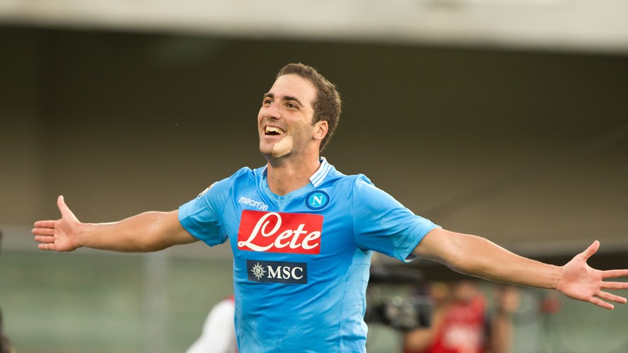 <b>Gonzalo Higuain</b>
<br>
<br><b>Napastnik</b>
<br><b>37 000 000 euro<b/>
<br><b>Real Madryt (Hiszpania) -> Napoli (Włochy)</b>
