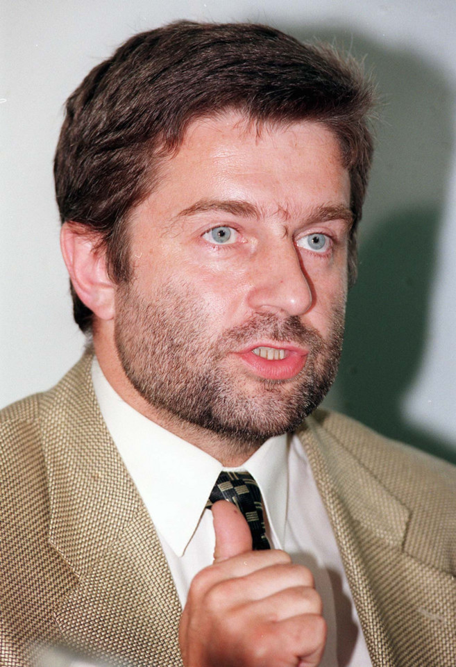 Władysław Frasyniuk, działacz opozycji w PRL. W 1989 brał udział w plenarnych rozmowach Okrągłego Stołu. Był członkiem KO „Solidarność”, ale nie kandydował do Sejmu kontraktowego. Był przewodniczącym Unii Wolności i Partii Demokratycznej. 