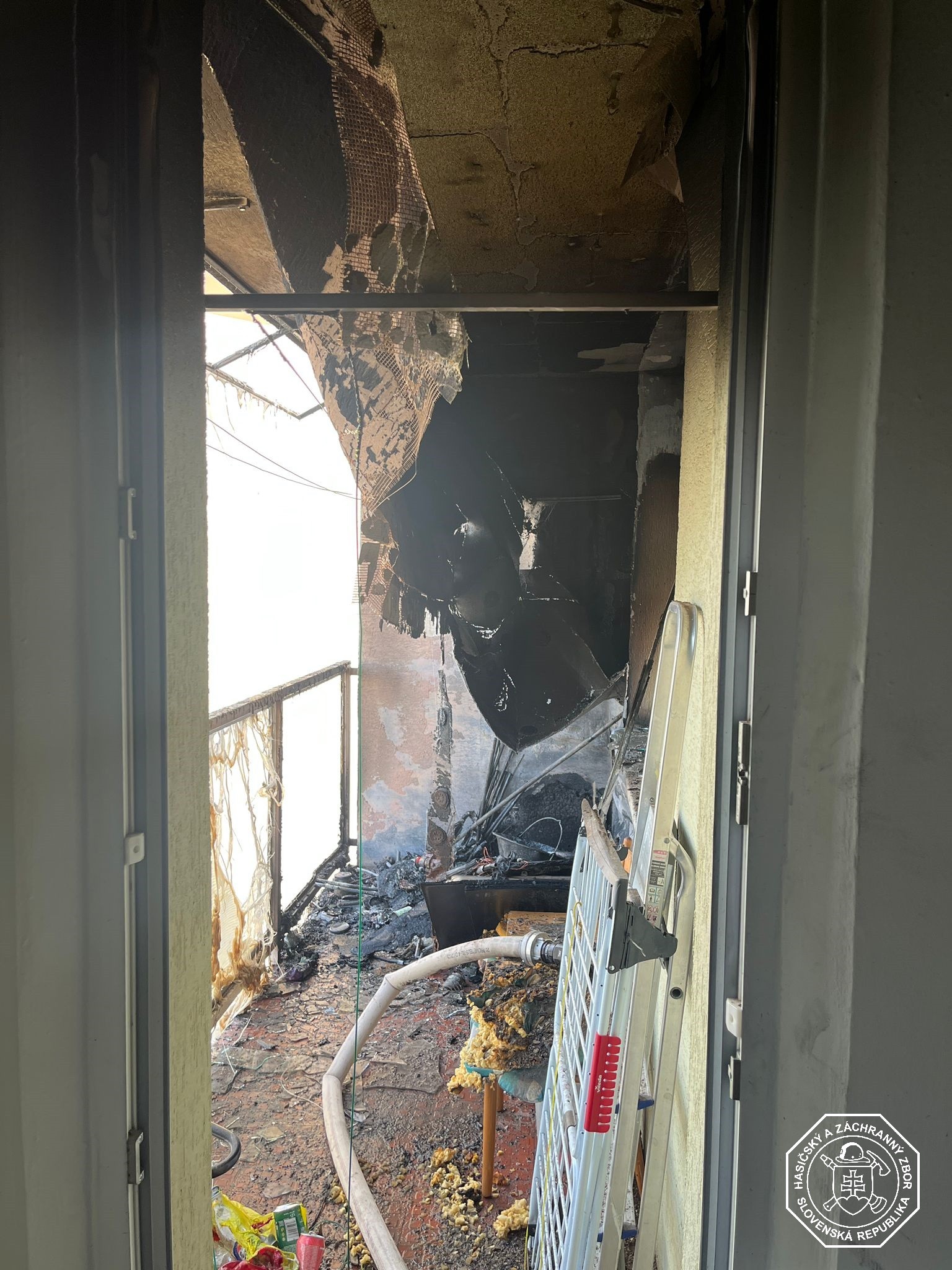 Na Hlbokej ulici v Trnave horel byt a balkón.