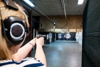 Polacy zbroją się na potęgę. Mamy już milion sztuk broni w domach, liczba pozwoleń pobiła rekord