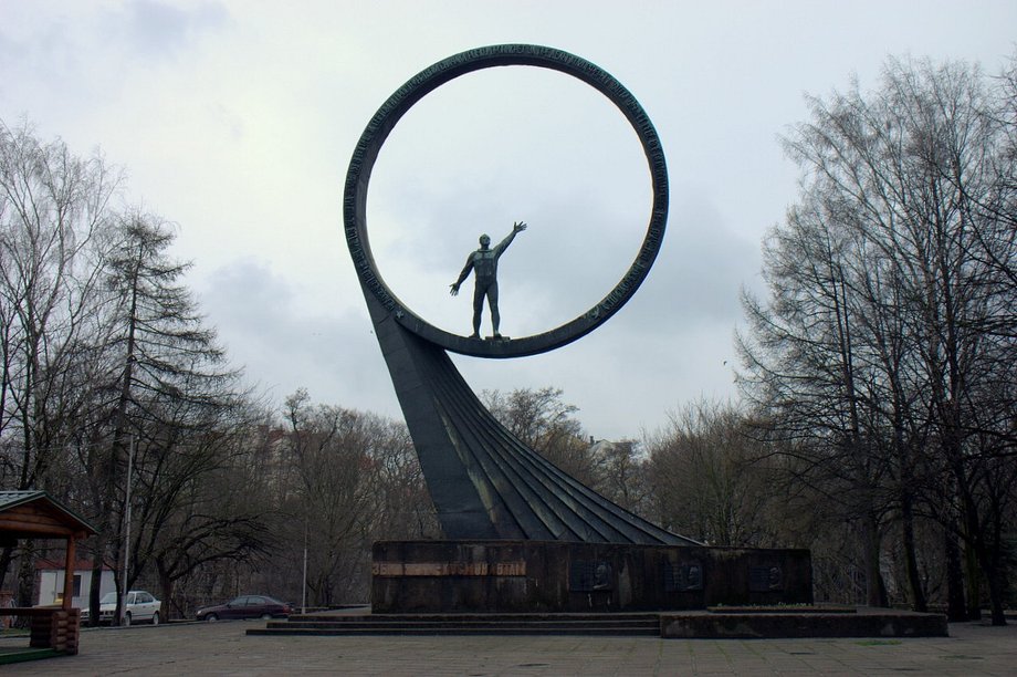 Other statues celebrating Mother Russia and the Russian space program also stand throughout the city. Here's a statue of a cosmonaut.