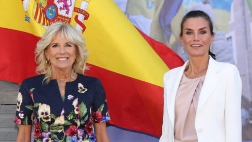 Jill Biden vs królowa Letizia. Jedna z nich zaliczyła modową wpadkę