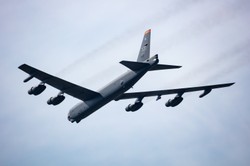 USA prężą muskuły. Potężne bombowce B–52 wylądowały w Europie