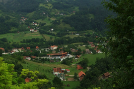 Ovo srpsko selo je dobilo titulu "NAJBOLJEG TURISTIČKOG SELA" 2021. godine, pored još 44 iz 32 zemlje: Udaljeno je 200 km od Beograda, a od lepote predela nećete znati gde pre da gledate - evo šta morate obići