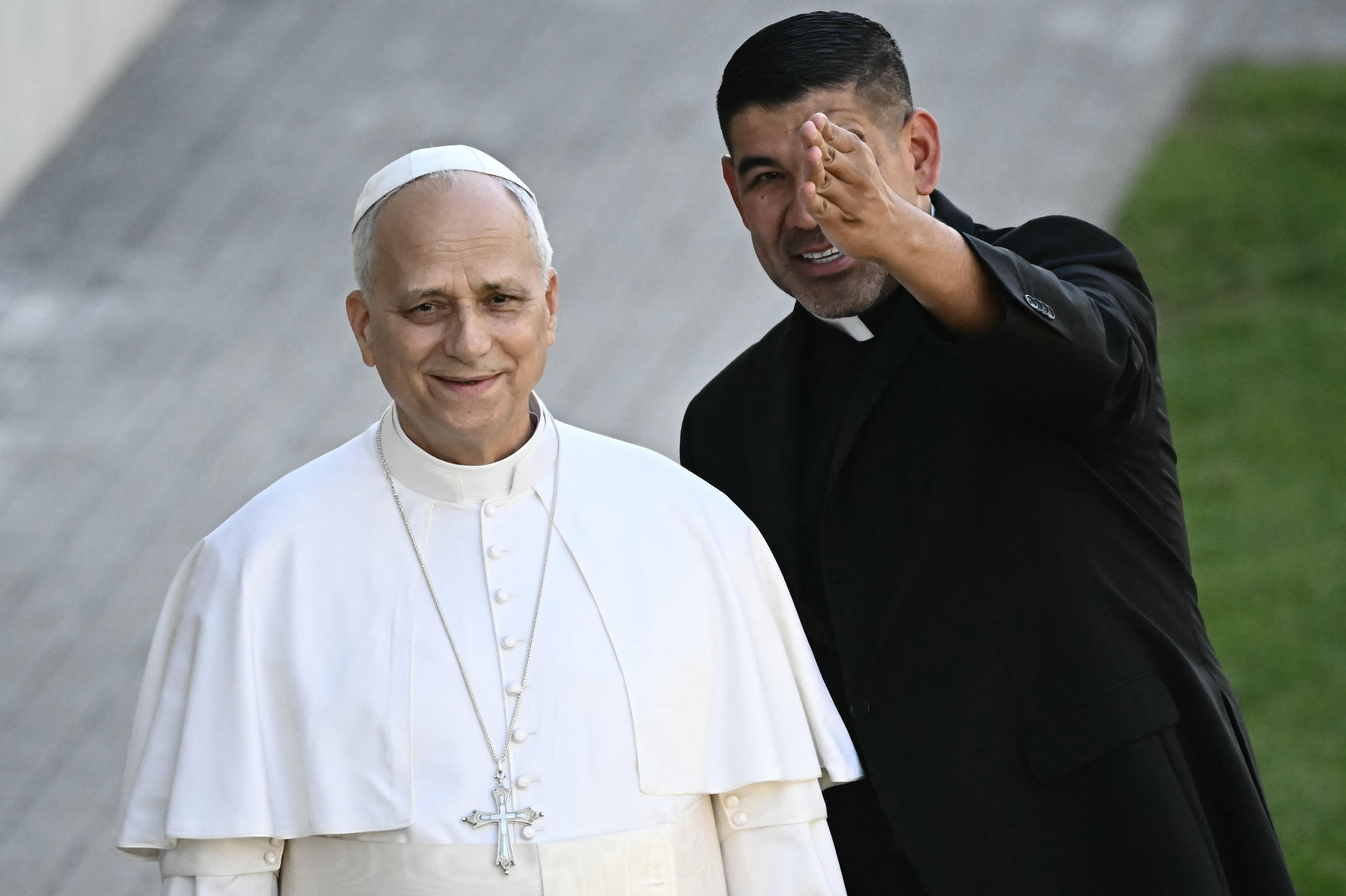 Papa Leone XIV firma prima esortazione "Dilexi te" - eredità Francesco emerge