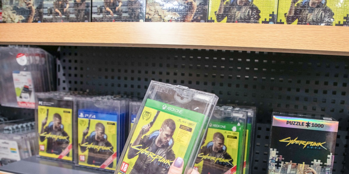 Gracze wracają do gry "Cyberpunk 2077" po udanej premierze serialu opartego na produkcji CD Projektu.