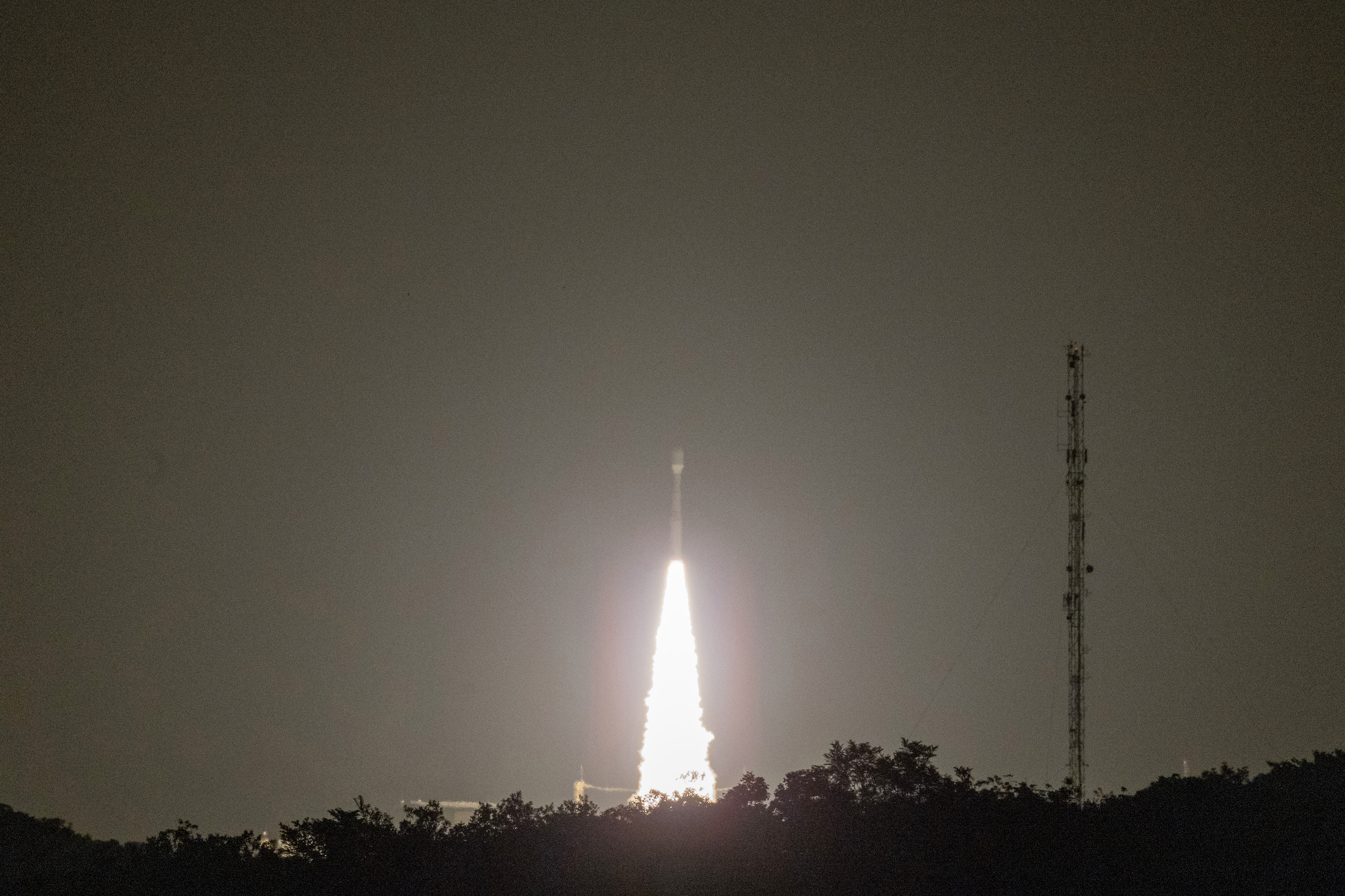 MicroCarb lanciato con successo: satellite europeo per CO2