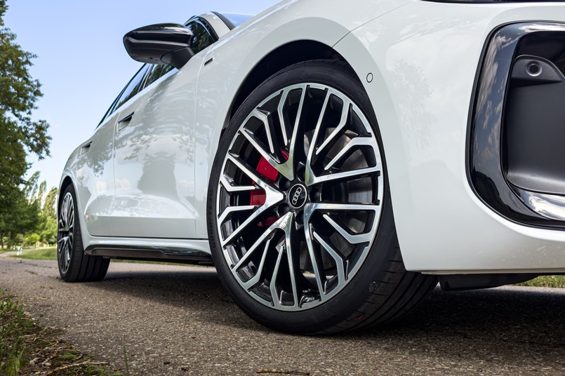 Nowe Audi A5 e-hybrid quattro