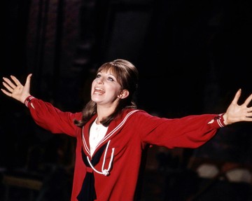 Barbra Streisand a Funny Girl című film egyik jelenetében 1968-ban. A fiatal színésznő energikus alakításával és egyedi stílusával már ekkor felhívta magára a figyelmet.