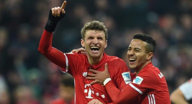 Bayern Munich's striker Thomas Mueller (L) and midfielder Thiago Alcantara celebrate on December 10, 2016