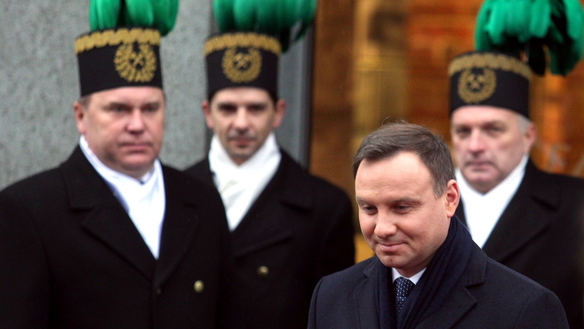 W 34. rocznicę wprowadzenia stanu wojennego prezydent Andrzej Duda złożył kwiaty przed pomnikiem poległych górników katowickiej kopalni Wujek.