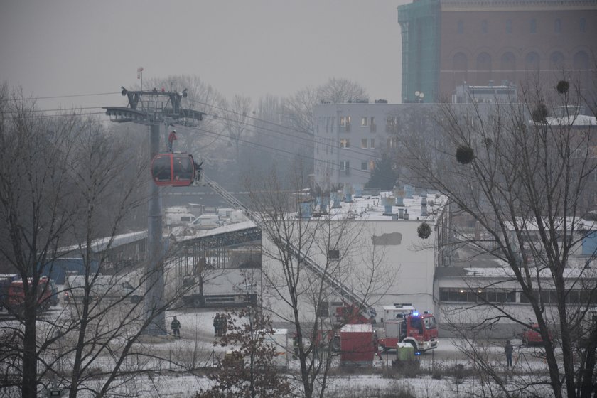 Chwile grozy we Wrocławiu. Utknęli kilka metrów nad ziemią