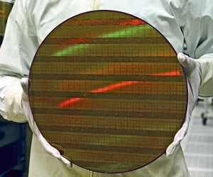 Wafel krzemowy Penryna (45 nm).