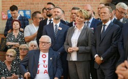 Świętowanie równoległe, czyli nowa świecka tradycja. "Obecne spory usprawiedliwiają boczenie się na siebie" [OPINIA]