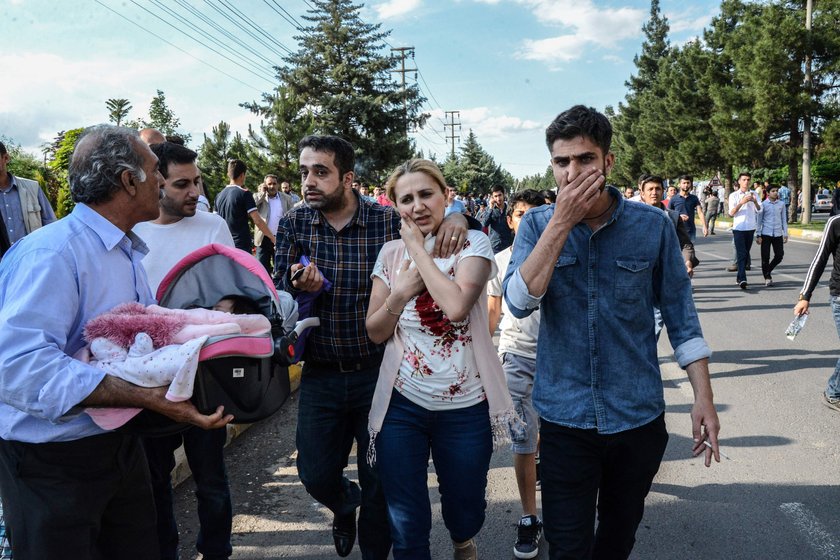 Wybuch samochodu pułapki w tureckim Diyarbakir