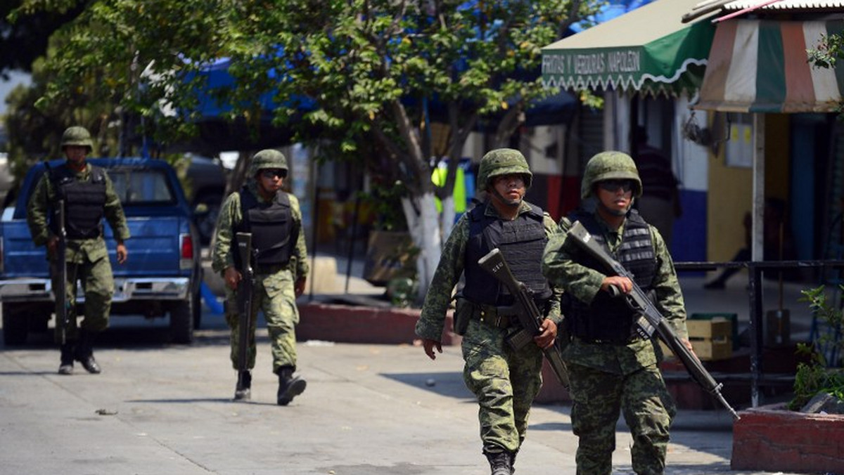 Władzom Meksyku udało się wyjaśnić zaledwie 523 przypadki morderstw popełnionych na terytorium tego kraju w zeszłym roku. Zdecydowana większość tych spraw ma związek z toczącą się od siedmiu lat wojną z kartelami narkotykowymi. Jak wyliczyła Krajowa Rada Praw Człowieka, "wskaźnik bezkarności" dla morderców w Meksyku wynosi aż 99 procent.