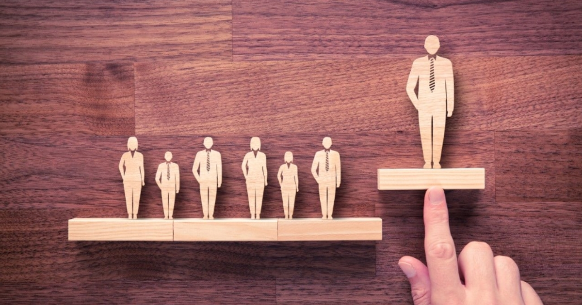 Zmierzch bogów, czyli o końcu świata autorytetów.