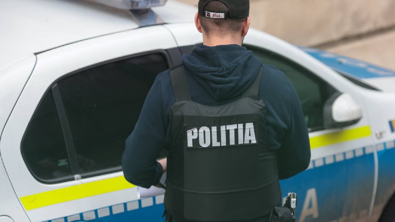 Un polițist din Timișoara a vândut ponturi hoților de lux. Printre victime se numără deputatul Marilen Pirtea și mai mulți medici