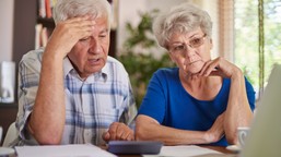 zadluzenie-emerytow-maleje-praca-seniorow-dane-krd-2026