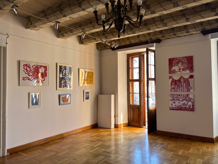 Wystawa Chowam się pod skrzydłem skowronka... Kateryny Hotsuliak