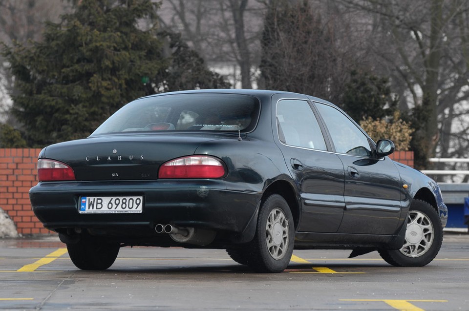 Kia clarus glx