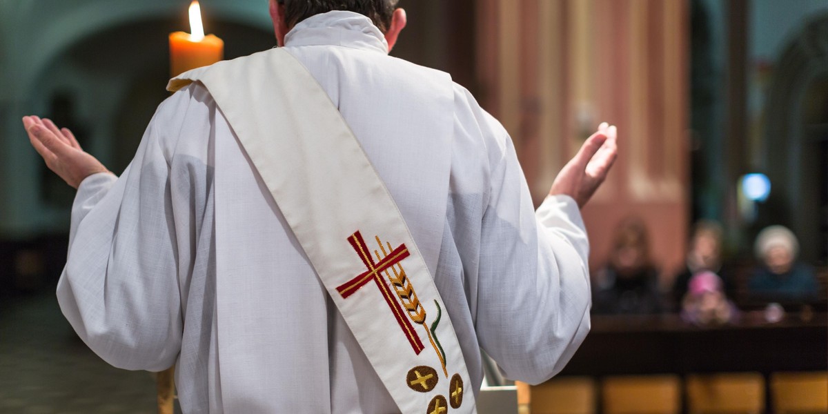 Ksiądz neguje istnienie koronawirusa. "Są tacy, którzy czyhają na naszą wiarę"