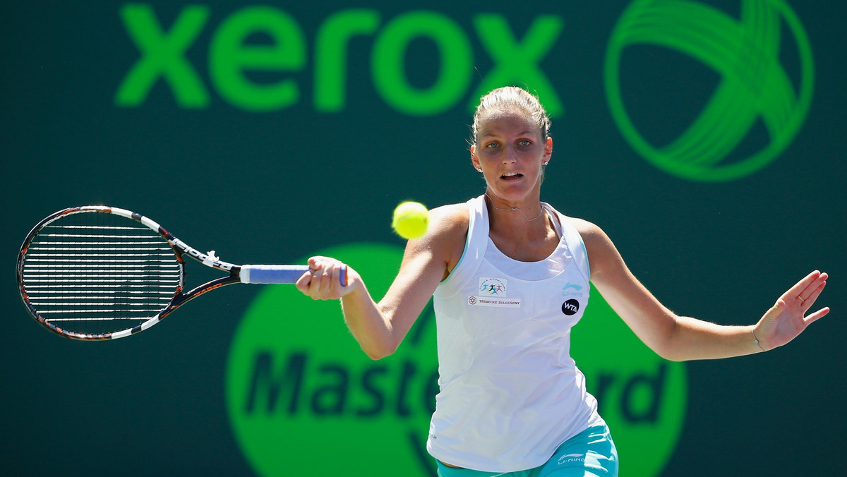 Czeszka coraz mocniej rozbija się łokciami w gronie najlepszych tenisistek świata. W sobotę Karolina Pliskova pokonała w półfinale imprezy w Birmingham Francuzkę Kristinę Mladenović 6:2, 7:6 (6), która była największą pozytywną niespodzianką turnieju. W finale 23-latka zmierzy się z Niemką Angelique Kerber, która wygrała z rodaczką Sabine Lisicki 6:3, 6:3.