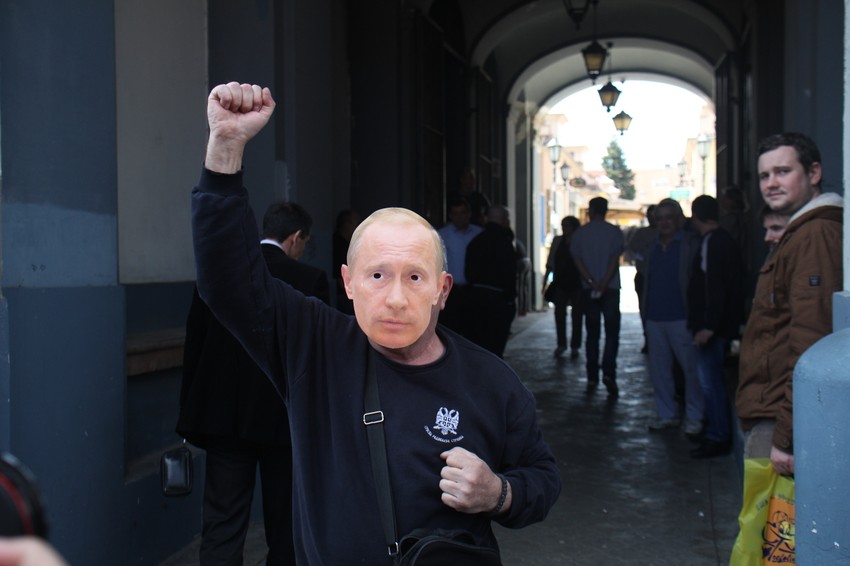 Čovek sa maskom Putina