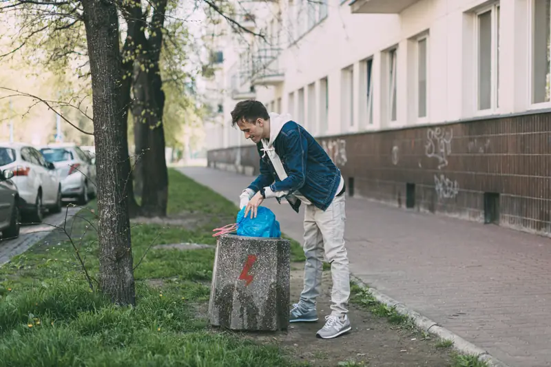 Ulice na warszawskiej ochocie roiły się od śmieci